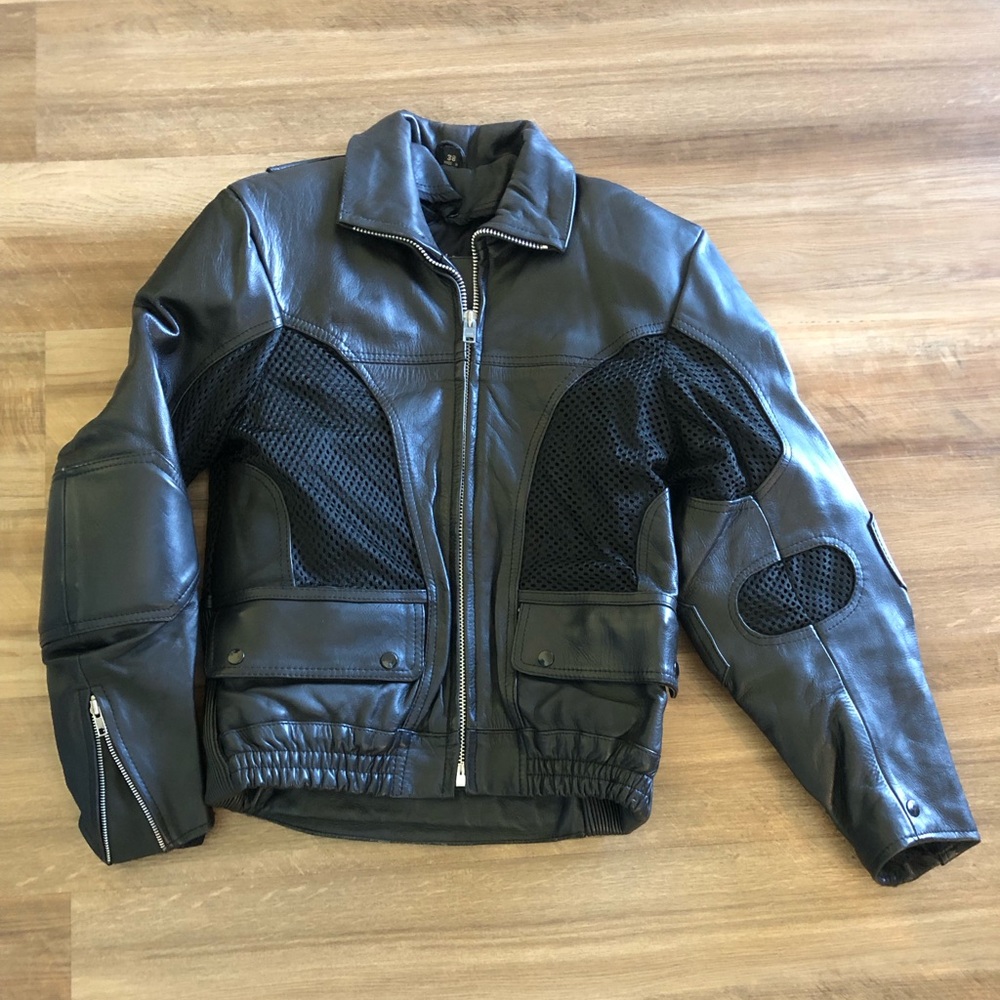 🎉Host Pick🎉 Men’s Black Leather with Mesh Vented Motorcycle Jacket Size 38